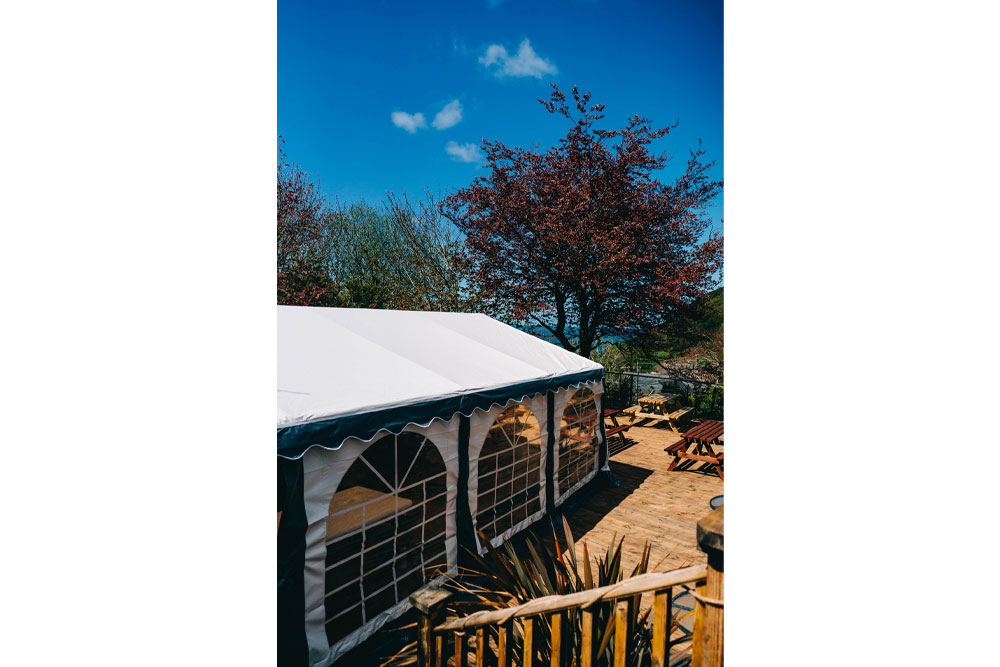 Bryn Berwyn Country House - undercover outdoor seating