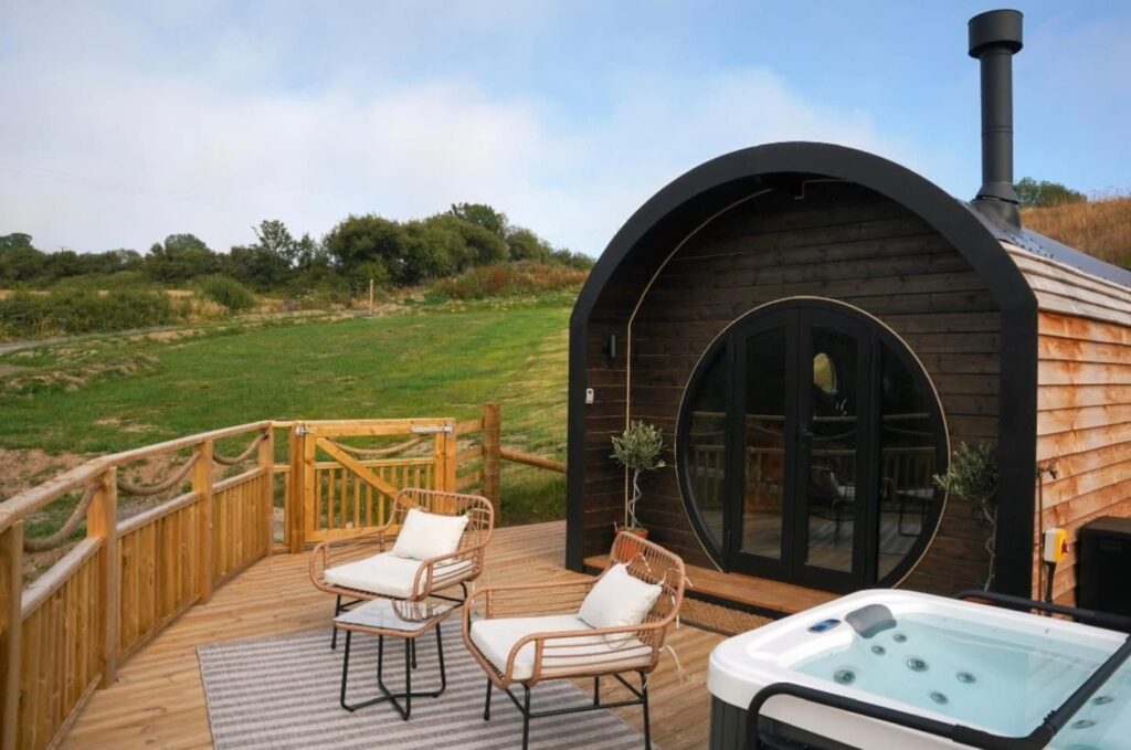 Ty Nansi Glamping Pod Outside with hot tub