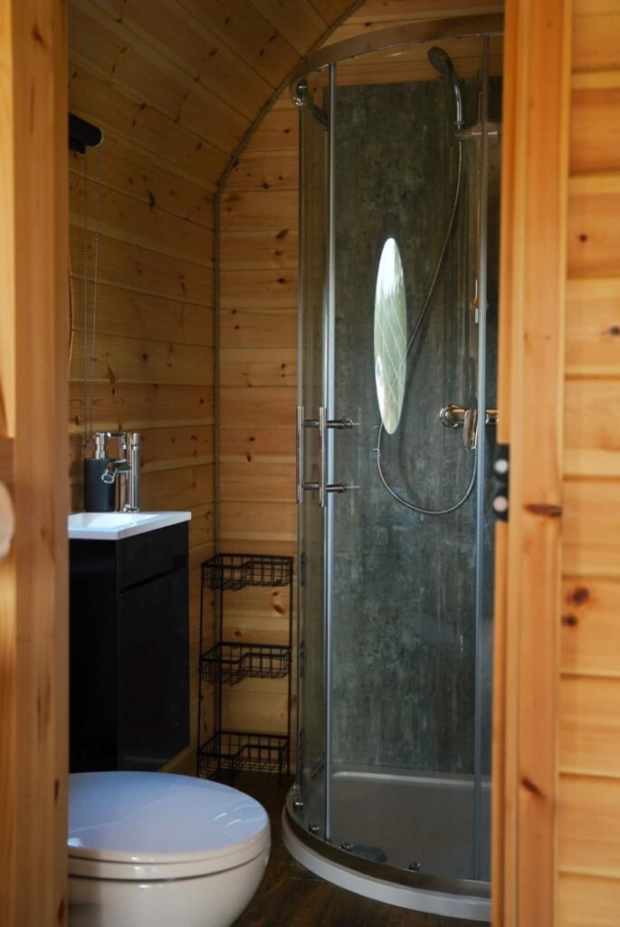 Ty Nansi Glamping Pod shower and toilet room